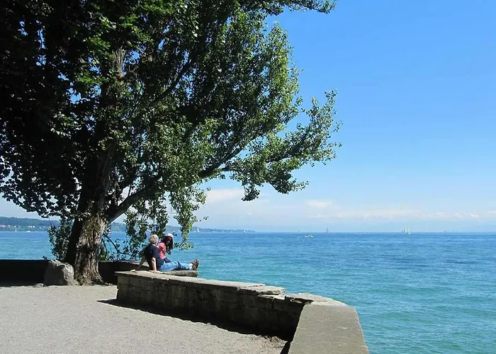 - Blau Lindau (Bodensee)